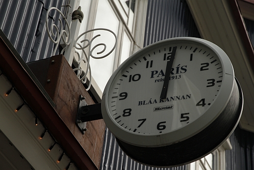 und er saß auch noch genau unter dieser uhr  #kayrayinakuyeri  (c) uk2012